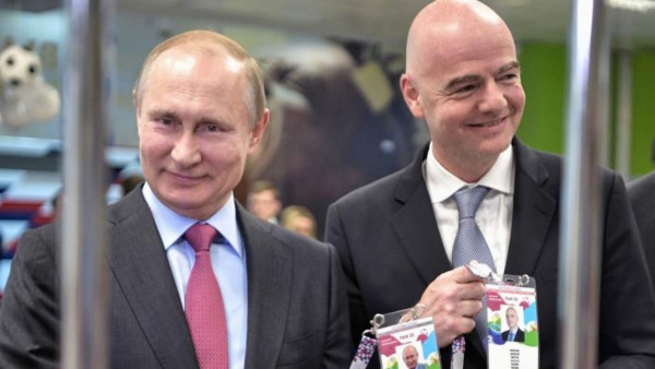Putin e Infantino visitan estadio de Sochi donde debutará España con Portugal