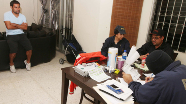 Allanan casas de futbolistas salvadoreños