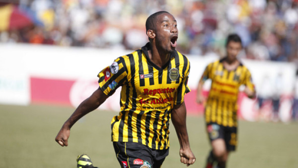 El Real España agranda su invicto