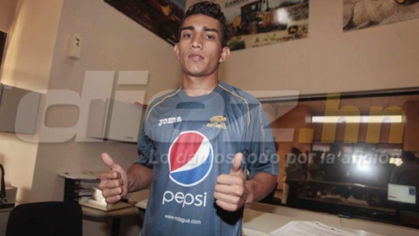 ¡MUÑECA! La bella periodista que conquistó a jugador que militó en Honduras