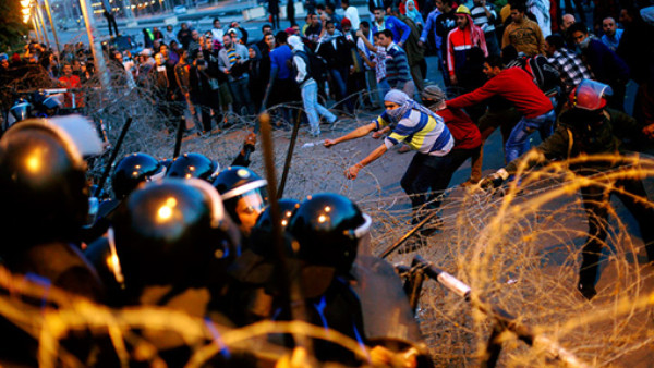 Sentencia por masacre en estadio de Egipto, provoca el caos