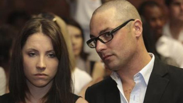 El hermano de Oscar Pistorius enfrenta cargos por la muerte de una mujer