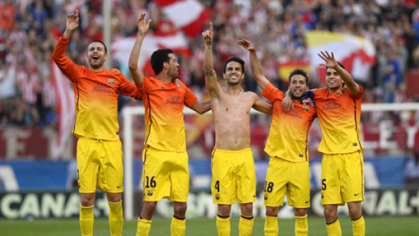 Barcelona estrena su título con remontada