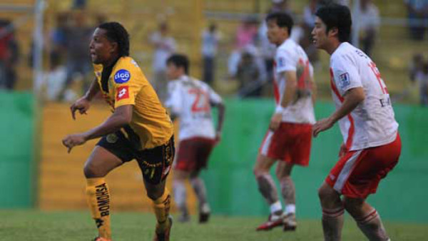 Carlos Pavón salvó al Real España