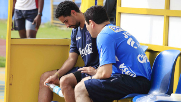 Miguel Castillo no entrenó porque sufre lesión muscular