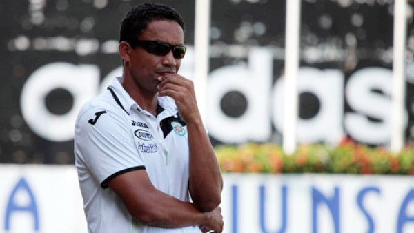 Mario Beata: 'Estábamos bien hasta que el árbitro se inventó el penal”