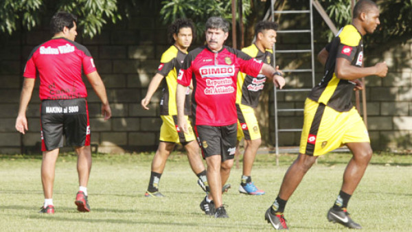 Presentan a Pepe Treviño y realiza su primer entrenamiento con Real España