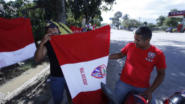 Afición en Tocoa: 'La Copa se queda en casa'