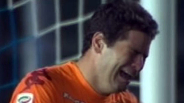 Lágrimas y grave lesión para portero de La Roma