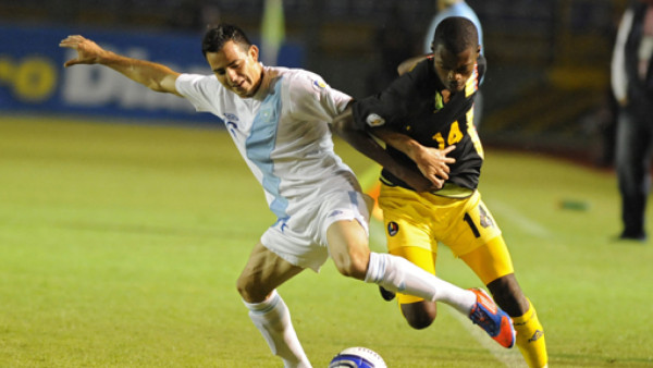 'Pescadito' Ruiz y Pezzarossi meten a Guatemala en la pelea del Grupo A