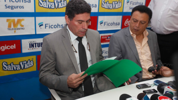 Fenafuth confirma que no convocarán a nadie por Roger Espinoza