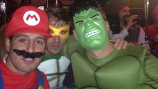 El Arsenal celebró la Navidad con fiesta de disfraces