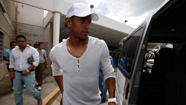 Carlo Costly llegó con guardaespaldas