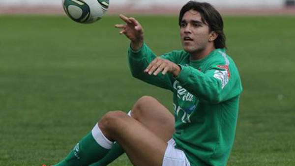 Futbolista de Bolivia confiesa que utiliza perfume de mujer