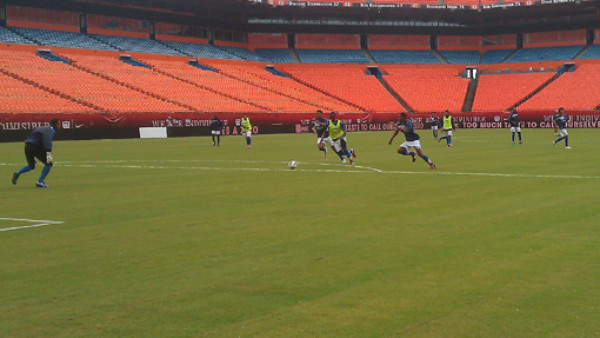 Honduras entrenó con lluvia en Miami