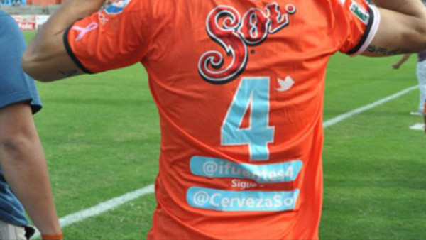 Cambian el nombre de sus jugadores en la camisa por perfiles de Twitter