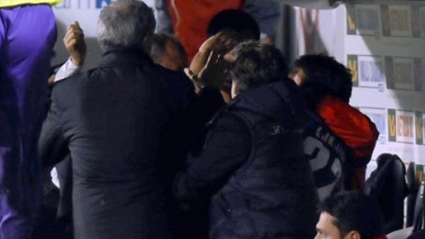 Técnico que agredió a su propio jugador en Italia pide perdón