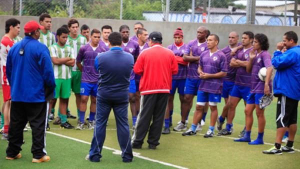 Lluvias mandan al Choloma a entrenar en cancha sintética