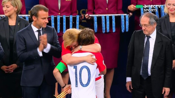 NO SE VIO EN TV: La locura de Macron frente a Kolinda que rompió en llanto