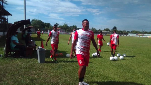 MERCADO: Olimpia busca fichar lateral, Motagua anuncia su quinta baja y legionario está de regreso