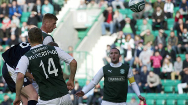 Jorge Claros, el jugador del partido en triunfo del Hibernian