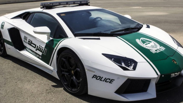Lujosos autos deportivos se convierten en nuevas patrullas en Dubai