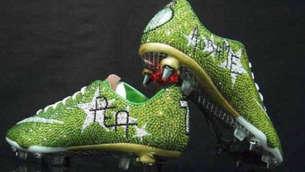 ¿Qué jugador utiliza los botines más caros del mundo?