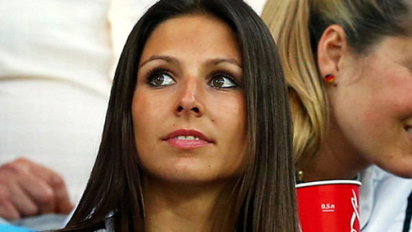 Las novias y esposas de los alemanes que engalanan la Euro