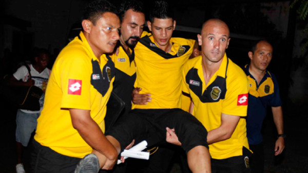 Se confirma grave lesión del defensa Jeffri Flores