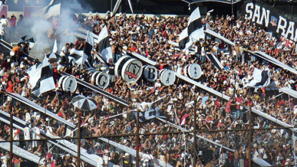 Barra brava en Chile tendría amenazada a una gobernadora