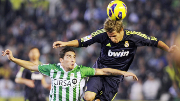 Otro corte de ceja para el Real Madrid, esta vez le tocó a Coentrao