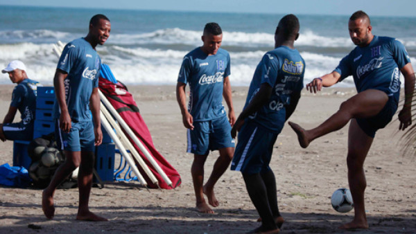 La Selección de Honduras se fortalece en la playa