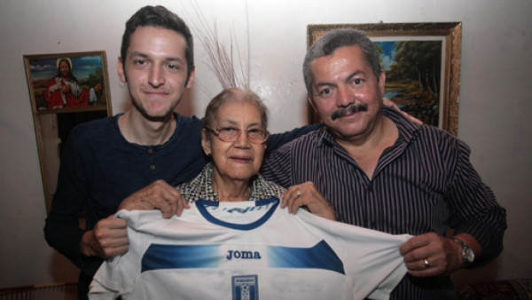 Familia de Jonathan Mejía desea verlo con la camisa de la Selección