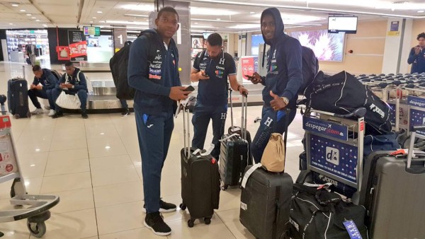 Honduras arriba a Temuco en vuelo chárter para enfrentar a Chile