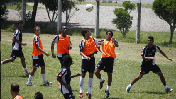 'Sigo a los hondureños por internet': Ronald González