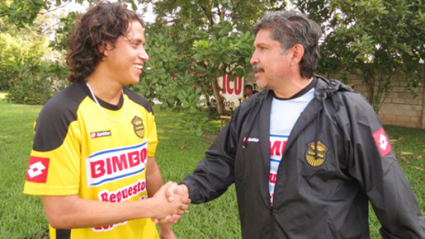 Aldo Oviedo realiza su primer entrenamiento con Real España