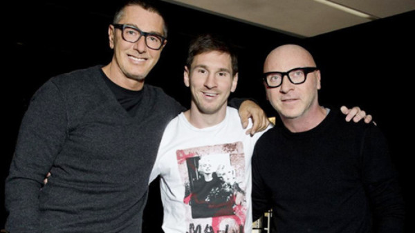 VIDEO: Messi se reune con los creadores de su controversial traje