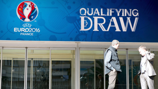 Listos los grupos de clasificación a la Eurocopa 2016