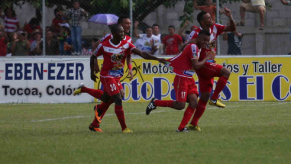 Olimpia cae y Real Sociedad amenaza la punta
