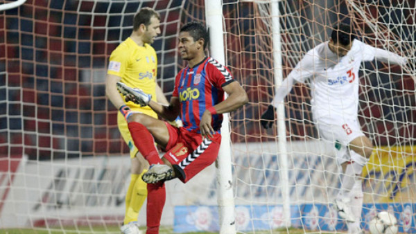 ¿A quién llamó Carlo Costly luego de anotar su primer gol?