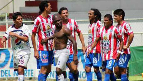 Árbitro no justifica que racismo provocó expulsión de 'Tyson”