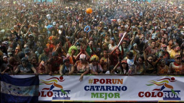 Locura, colorido y solidaridad en el Colorun