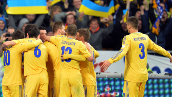 Ucrania gana y aleja a Francia de Brasil 2014