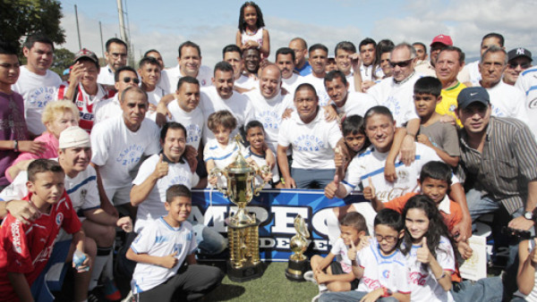 Olimpia derrota a Motagua y es campeón en Veteranos