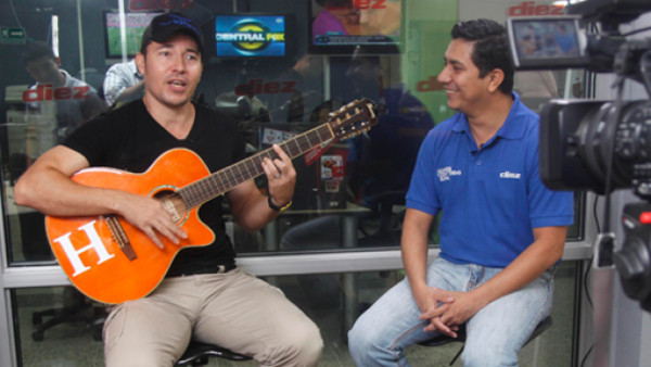 ¡Polache y su canción para EUA-Honduras!