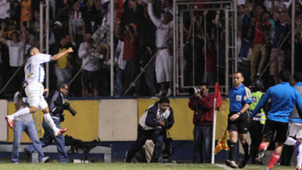 Olimpia da un paso gigante al título