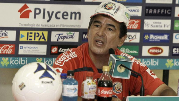 Pinto llama 'payasos” a periodistas mexicanos