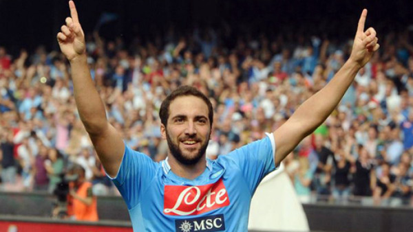 Con doblete de Gonzalo Higuaín, Nápoli vence al Torino