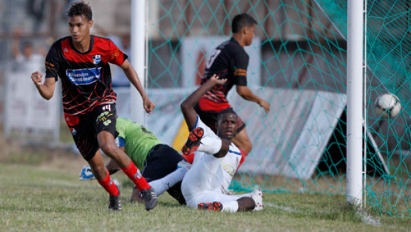 Olimpia le gana con polémica al Savio
