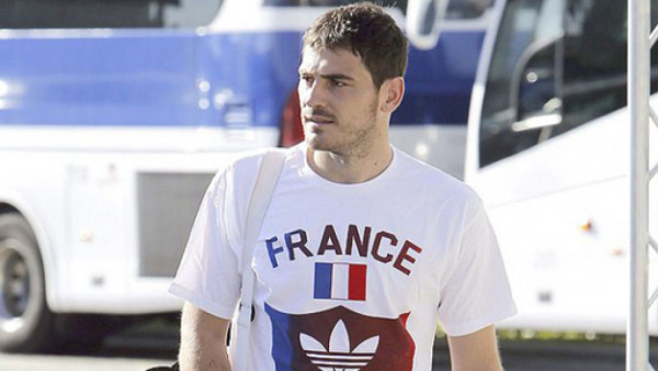 Iker Casillas aparece con una camiseta de Francia